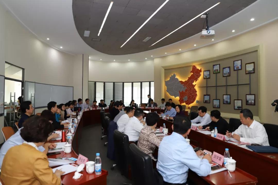 中共濟(jì)南市委統(tǒng)戰(zhàn)部組織黨外人士來(lái)佳怡供應(yīng)鏈企業(yè)集團(tuán)考察調(diào)研